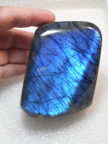 Labradorite - Excellent blue flash (660g, 80x60x100mm, 105d)