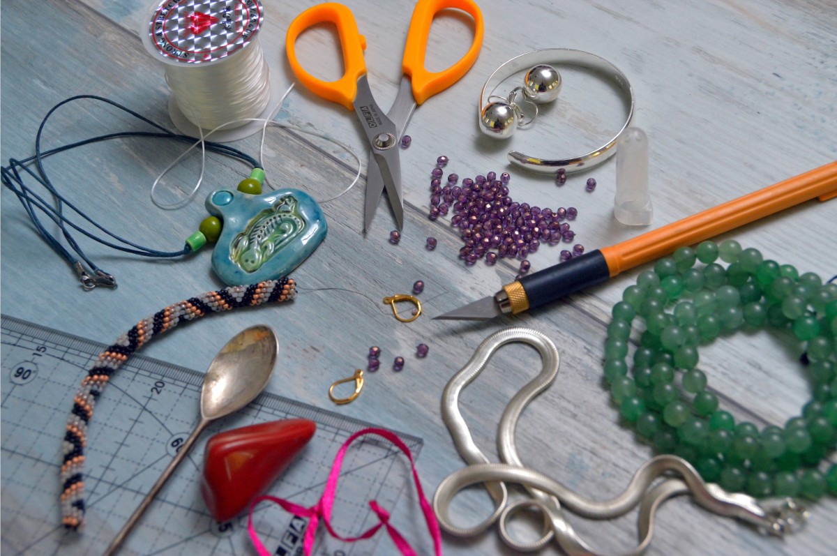 basic jewelry making class tools including beads, wire, scissors